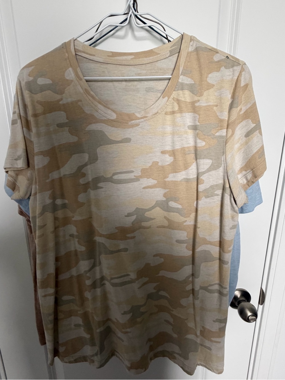 👚Natural Reflections Beige & Cream Camo Short-Sleeve Tee